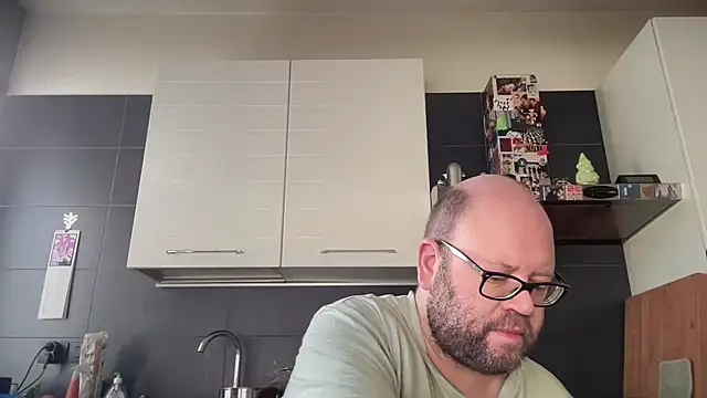 theitalianbear online show from April 18, 6:48 am