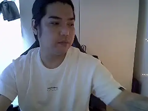 StrawberryWine07 online show from March 19, 2:27 am