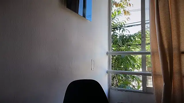 romeolovedark online show from May 31, 2:05 pm