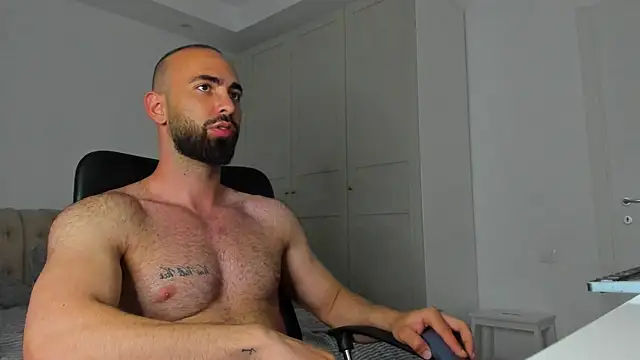 MichaelMasterss online show from May 25, 7:20 pm