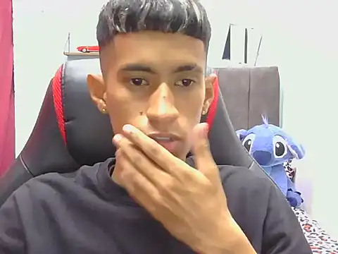 Angelstripboy online show from April 29, 11:44 pm