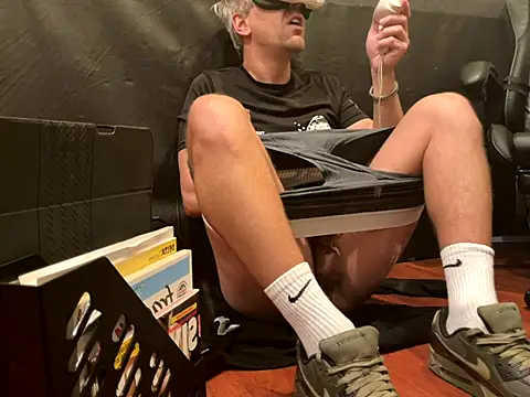 LeviXtreme online show from November 28, 5:10 am