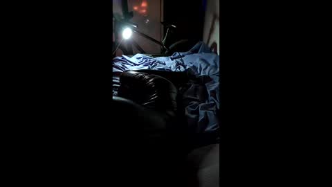 1toxiclust online show from December 14, 6:09 am