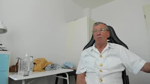 Henk online show from April 23, 2:30 pm