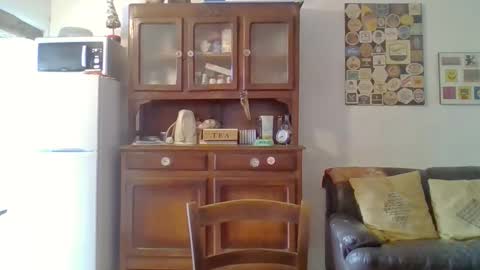 22esserre online show from September 15, 11:44 am