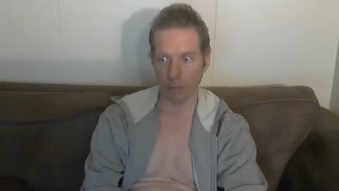 2small4you83 online show from April 1, 1:29 am