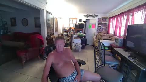 Snapshot of 86406stud chatting on December 11, 4:37 pm 86406stud online show from December 11, 4:37 pm