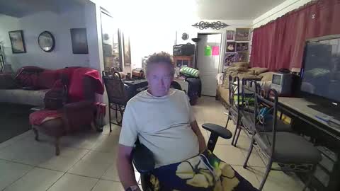 Snapshot of 86406stud chatting on December 25, 3:18 am 86406stud online show from December 25, 3:18 am