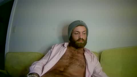 Snapshot of 90210screamer chatting on December 14, 8:34 am 90210screamer online show from December 14, 8:34 am