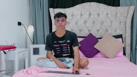 Andres online show from December 8, 7:00 pm