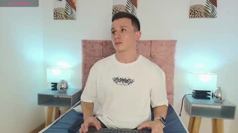 _andrewfalcon2 online show from January 19, 7:15 pm