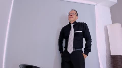 _axelking_ online show from October 30, 12:06 pm