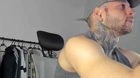 Snapshot of _jamesleandros chatting on October 22, 2:26 am jeison online show from October 22, 2:26 am