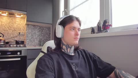 _torfin_ online show from March 10, 5:54 am