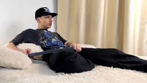 alejo online show from December 4, 4:10 am