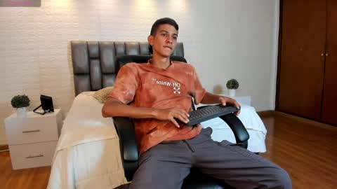 Aaron online show from April 13, 9:04 pm