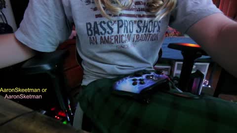 Aaron Skeetman online show from December 8, 12:30 pm