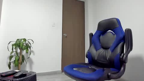 Independence model AbelAsburgo online show from December 4, 12:06 am