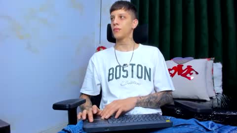 Snapshot of adam_hard_ chatting on February 14, 8:59 pm Adam online show from February 14, 8:59 pm