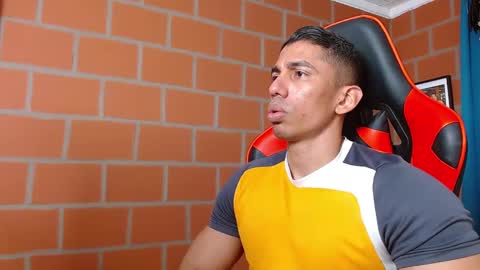 Adan Sin online show from December 26, 6:01 pm