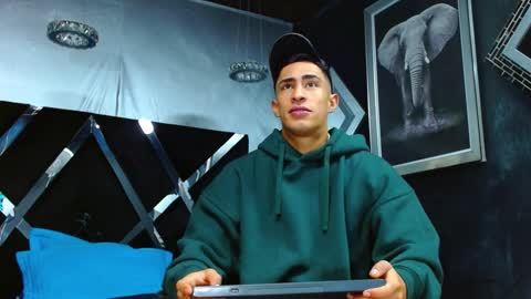   online show from December 12, 11:40 am