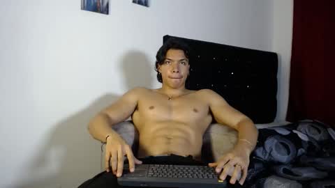 adriel_escalante online show from December 20, 3:46 am