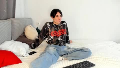 Theo online show from April 23, 9:17 pm