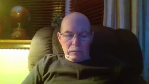 Snapshot of aguynrkfrd chatting on December 7, 10:34 am aguynrkfrd online show from December 7, 10:34 am