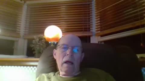 Snapshot of aguynrkfrd chatting on October 6, 9:36 am aguynrkfrd online show from October 6, 9:36 am