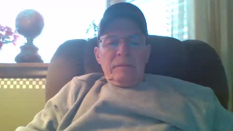Snapshot of aguynrkfrd chatting on December 5, 3:50 pm aguynrkfrd online show from December 5, 3:50 pm