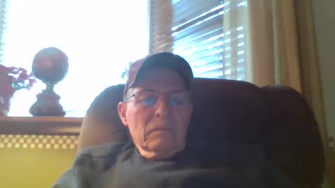 Snapshot of aguynrkfrd chatting on December 24, 8:49 pm aguynrkfrd online show from December 24, 8:49 pm