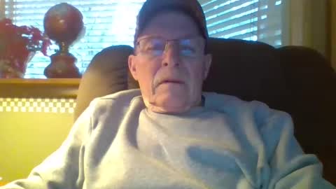 Snapshot of aguynrkfrd chatting on December 29, 4:08 pm aguynrkfrd online show from December 29, 4:08 pm