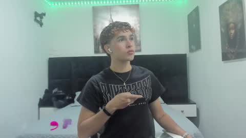 Snapshot of aiiden_15 chatting on October 22, 1:04 pm Aiden online show from October 22, 1:04 pm