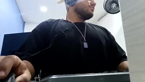 Snapshot of aj_cooper90_ chatting on February 5, 4:48 am Esteban online show from February 5, 4:48 am