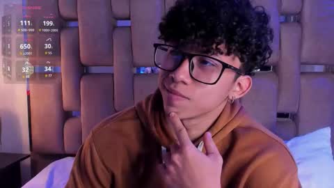 akazaboy online show from November 23, 5:18 am