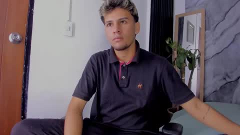 alan__smith online show from November 17, 7:39 pm