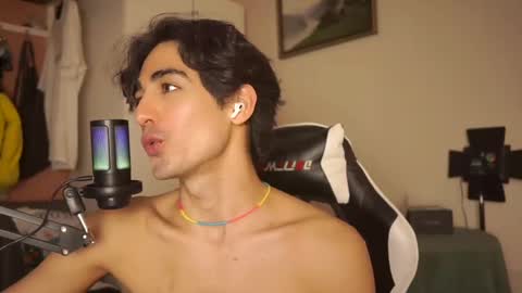 idenavarre online show from January 28, 10:23 pm