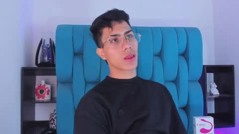 Snapshot of alannaughty_ chatting on January 12, 10:22 pm alannaughty_ online show from January 12, 10:22 pm