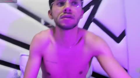 alanvilla_lobo online show from October 21, 10:01 pm