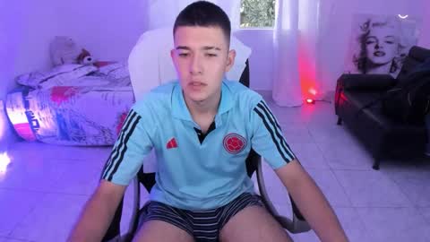 Aleck Boy online show from December 22, 6:49 pm