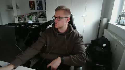 aleex3210 online show from February 26, 3:57 pm