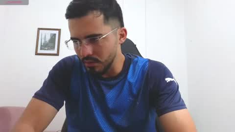 alejandroo_7 online show from November 13, 7:18 pm