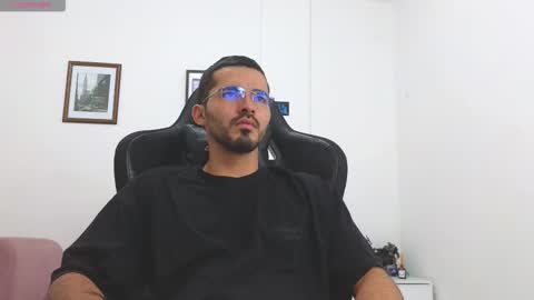 alejandroo_7 online show from December 5, 6:37 pm