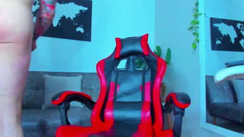 Aless Rose online show from April 7, 9:15 pm