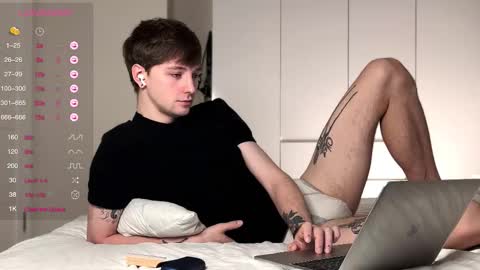 alex_schafer online show from February 12, 5:46 am