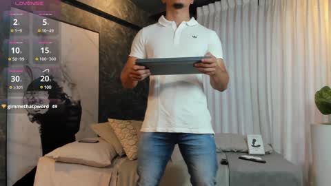 Snapshot of alex_tower chatting on December 2, 6:52 pm Alex Towers online show from December 2, 6:52 pm