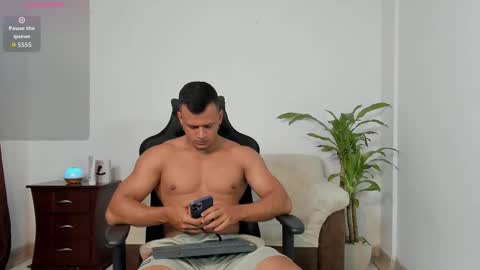 Snapshot of alex_tower chatting on November 1, 8:46 pm Alex Towers online show from November 1, 8:46 pm