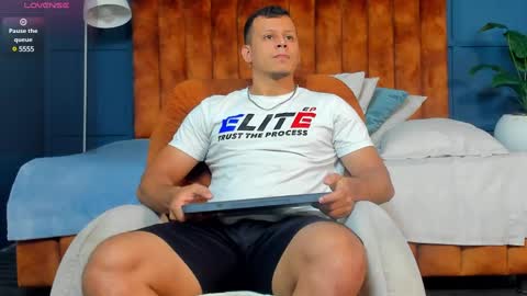 Snapshot of alex_tower chatting on December 18, 6:46 pm Alex Towers online show from December 18, 6:46 pm