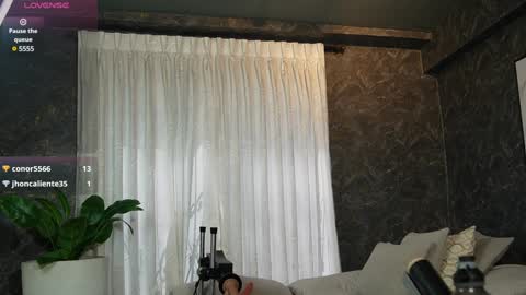 Snapshot of alex_tower chatting on January 18, 6:43 pm Alex Towers online show from January 18, 6:43 pm