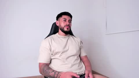 Snapshot of alexxxmachine chatting on December 10, 11:53 pm Alex   freelance model  instagram alex b229 online show from December 10, 11:53 pm